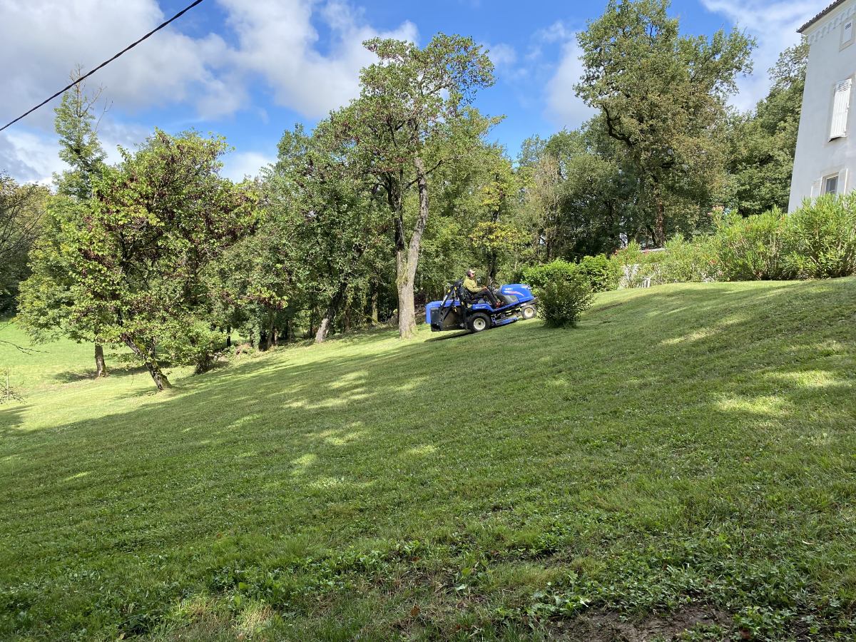 tonte espaces verts revel